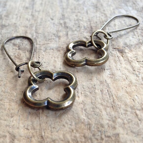 Antique Brass Pewter Quatrefoil Drop Earrings Four Leaf Clover - 16mm Diameter - Picture 4 of 5